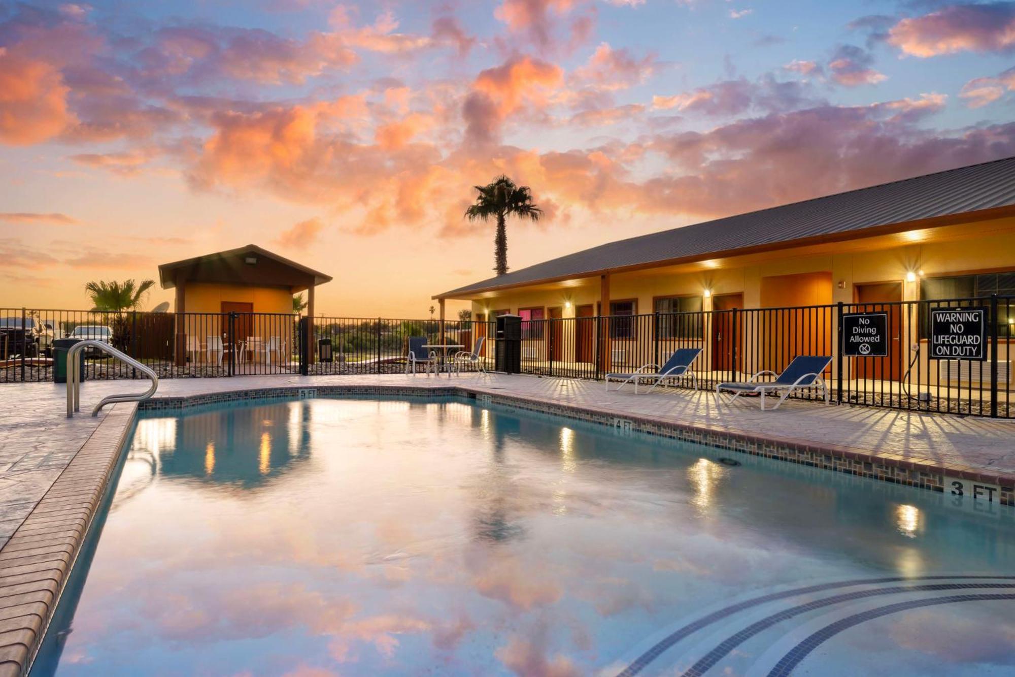 Best Western Hebbronville Inn Exterior photo